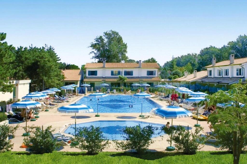 Terraced House In The Ca' Del Pino Holiday Complex With Communal Pool In Bibione Zewnętrze zdjęcie