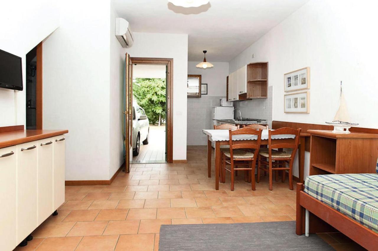 Terraced House In The Ca' Del Pino Holiday Complex With Communal Pool In Bibione Zewnętrze zdjęcie