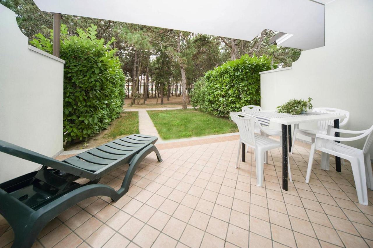 Terraced House In The Ca' Del Pino Holiday Complex With Communal Pool In Bibione Zewnętrze zdjęcie