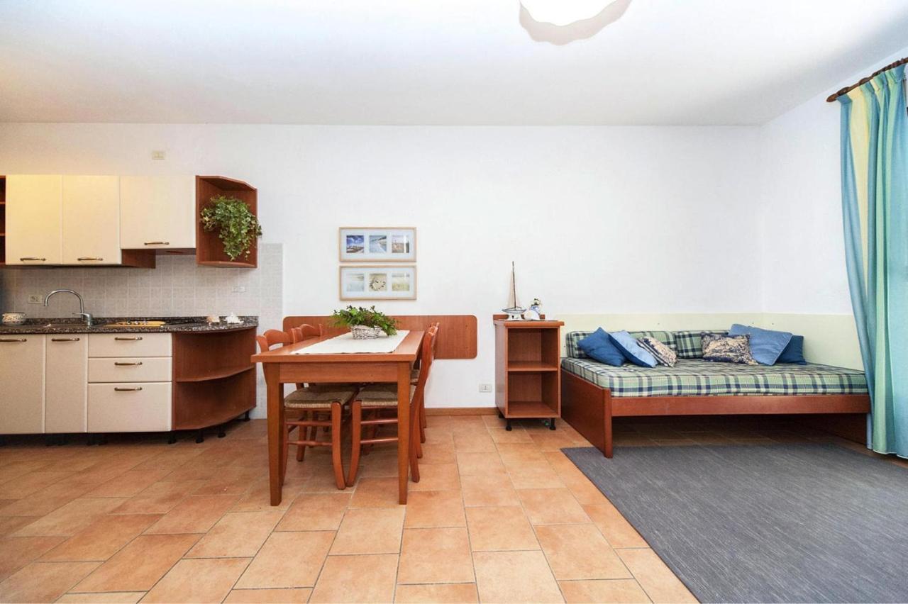 Terraced House In The Ca' Del Pino Holiday Complex With Communal Pool In Bibione Zewnętrze zdjęcie